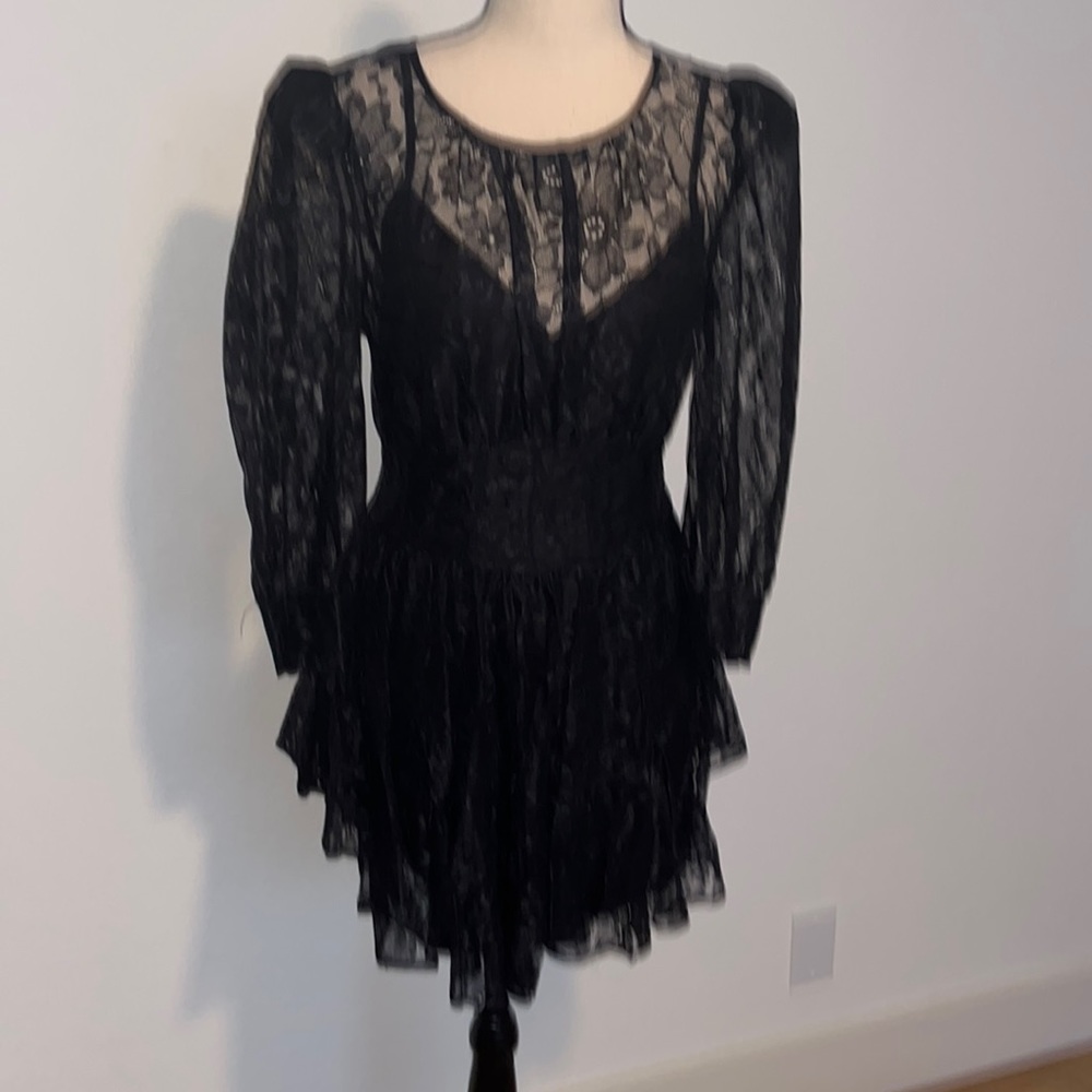 For love and lemons 🍋 little black dress